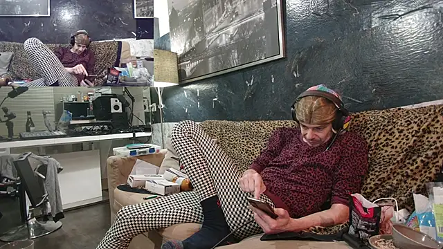 Doggyray44 online show from 02/19/25, 02:33