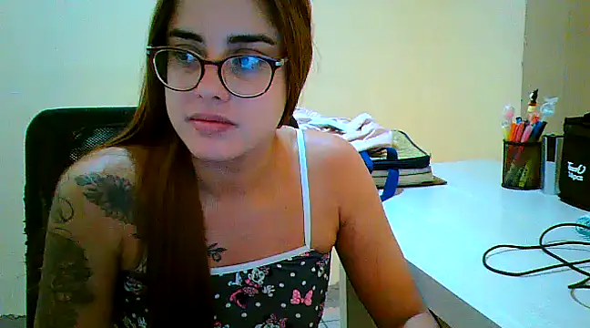 Snapshot of maliamiller chatting on 03/21/25, 02:18 maliamiller online show from 03/21/25, 02:18