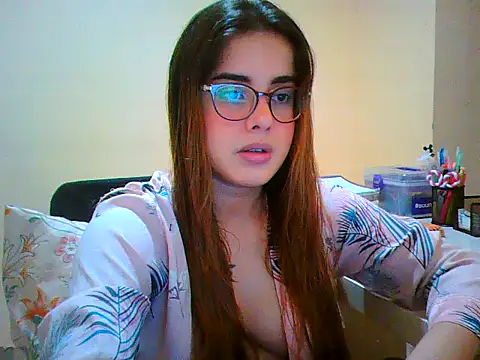 Snapshot of maliamiller chatting on 11/02/25, 10:56 maliamiller online show from 11/02/25, 10:56