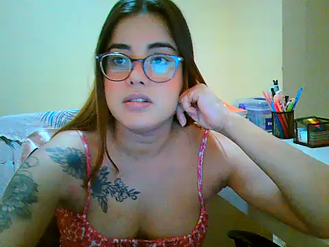 Snapshot of maliamiller chatting on 11/26/25, 10:00 maliamiller online show from 11/26/25, 10:00