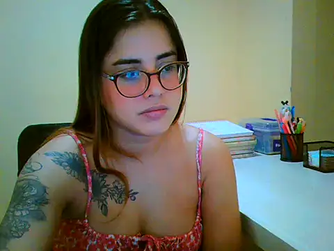 Snapshot of maliamiller chatting on 11/28/25, 09:06 maliamiller online show from 11/28/25, 09:06