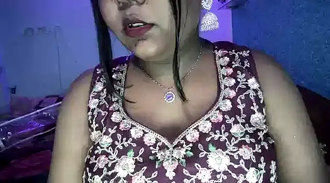 Snapshot of expression_queen chatting on 01/05/25, 11:48 expression queen online show from 01/05/25, 11:48