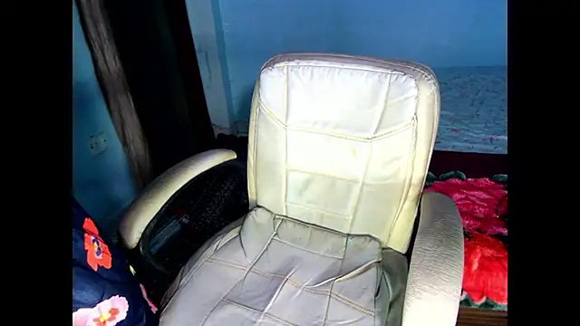 Snapshot of expression_queen chatting on 11/24/25, 05:01 expression queen online show from 11/24/25, 05:01