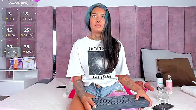 AshlieRoberts online show from 02/15/25, 11:28