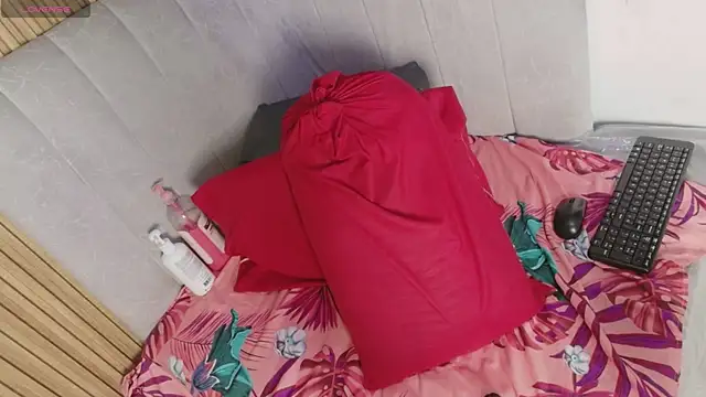 Snapshot of celeste_jhons chatting on 03/27/26, 11:37 celeste jhons online show from 03/27/26, 11:37