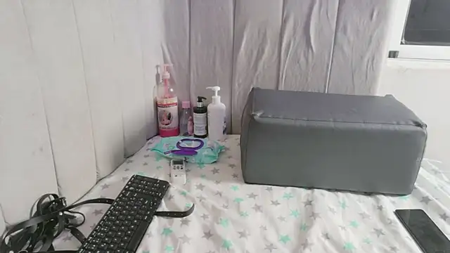 Snapshot of celeste_jhons chatting on 04/14/26, 10:16 celeste jhons online show from 04/14/26, 10:16