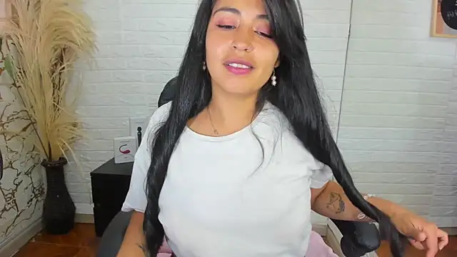 Snapshot of Aisha_09 chatting on 02/13/25, 06:38 Aisha 09 online show from 02/13/25, 06:38