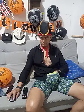 Snapshot of latinmartin73 chatting on 10/27/25, 01:53 latinmartin73 online show from 10/27/25, 01:53