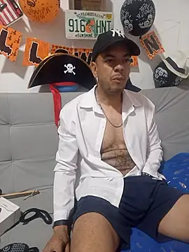 Snapshot of latinmartin73 chatting on 11/01/25, 01:35 latinmartin73 online show from 11/01/25, 01:35