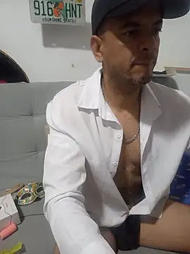 Snapshot of latinmartin73 chatting on 11/02/25, 04:15 latinmartin73 online show from 11/02/25, 04:15