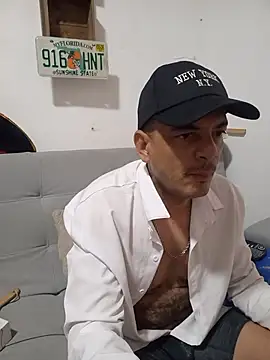 Snapshot of latinmartin73 chatting on 11/02/25, 07:05 latinmartin73 online show from 11/02/25, 07:05