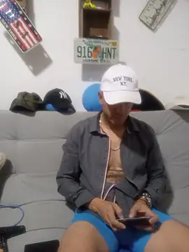 Snapshot of latinmartin73 chatting on 11/11/25, 10:54 latinmartin73 online show from 11/11/25, 10:54