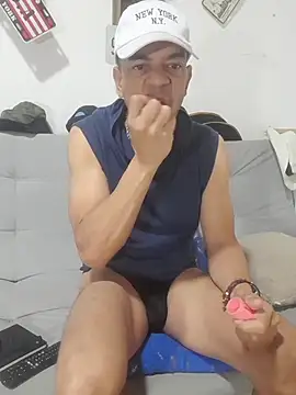 Snapshot of latinmartin73 chatting on 11/16/25, 01:06 latinmartin73 online show from 11/16/25, 01:06