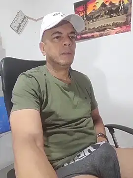 Snapshot of latinmartin73 chatting on 11/19/25, 12:05 latinmartin73 online show from 11/19/25, 12:05