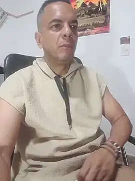 Snapshot of latinmartin73 chatting on 11/20/25, 02:45 latinmartin73 online show from 11/20/25, 02:45