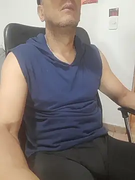 Snapshot of latinmartin73 chatting on 11/20/25, 06:18 latinmartin73 online show from 11/20/25, 06:18