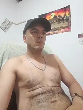 Snapshot of latinmartin73 chatting on 11/21/25, 02:16 latinmartin73 online show from 11/21/25, 02:16