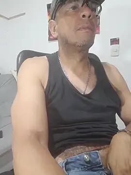 Snapshot of latinmartin73 chatting on 11/22/25, 03:38 latinmartin73 online show from 11/22/25, 03:38