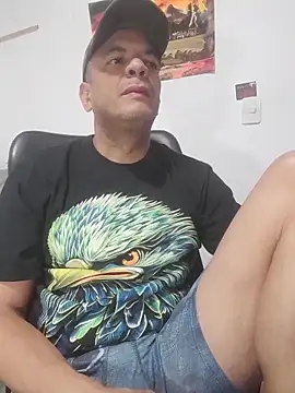 Snapshot of latinmartin73 chatting on 11/26/25, 03:40 latinmartin73 online show from 11/26/25, 03:40