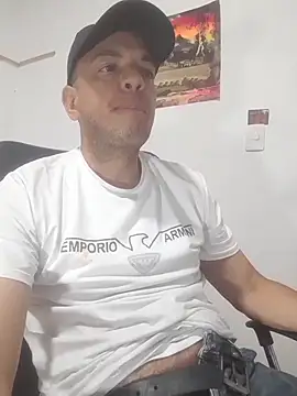 Snapshot of latinmartin73 chatting on 12/02/25, 11:23 latinmartin73 online show from 12/02/25, 11:23