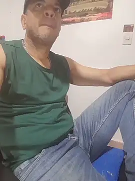 Snapshot of latinmartin73 chatting on 12/04/25, 06:16 latinmartin73 online show from 12/04/25, 06:16