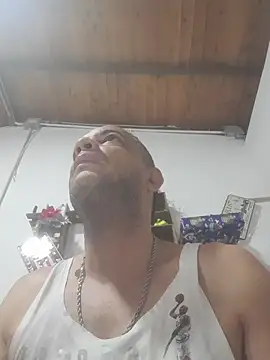 Snapshot of latinmartin73 chatting on 12/05/25, 01:52 latinmartin73 online show from 12/05/25, 01:52