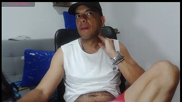 Snapshot of latinmartin73 chatting on 03/28/26, 12:32 latinmartin73 online show from 03/28/26, 12:32