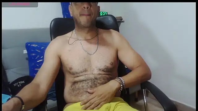 Snapshot of latinmartin73 chatting on 03/28/26, 01:22 latinmartin73 online show from 03/28/26, 01:22