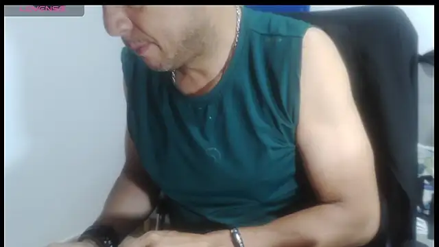 Snapshot of latinmartin73 chatting on 04/17/26, 12:46 latinmartin73 online show from 04/17/26, 12:46