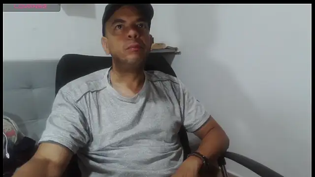 Snapshot of latinmartin73 chatting on 04/19/26, 05:18 latinmartin73 online show from 04/19/26, 05:18