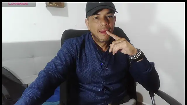 Snapshot of latinmartin73 chatting on 04/21/26, 10:56 latinmartin73 online show from 04/21/26, 10:56