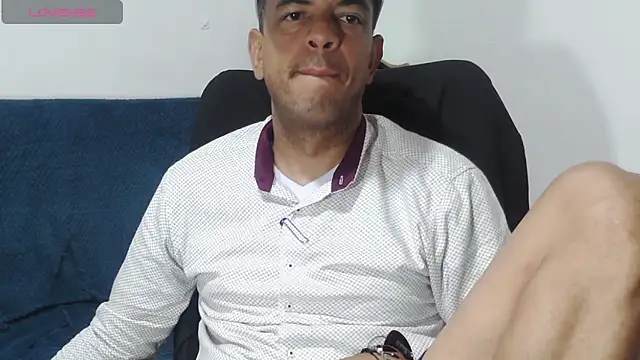 Snapshot of latinmartin73 chatting on 05/14/26, 01:01 latinmartin73 online show from 05/14/26, 01:01