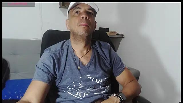 Snapshot of latinmartin73 chatting on 05/18/26, 05:46 latinmartin73 online show from 05/18/26, 05:46