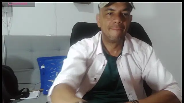 Snapshot of latinmartin73 chatting on 05/20/26, 12:28 latinmartin73 online show from 05/20/26, 12:28