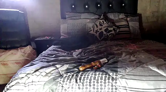 Snapshot of hotyoung24 chatting on 12/12/24, 09:51 hotyoung24 online show from 12/12/24, 09:51