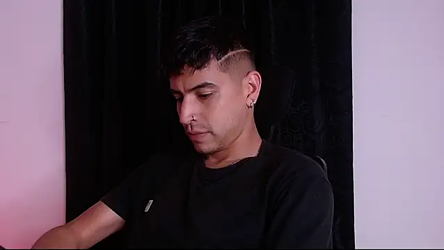 Snapshot of JuannRizo chatting on 03/04/25, 09:32 JuannRizo online show from 03/04/25, 09:32