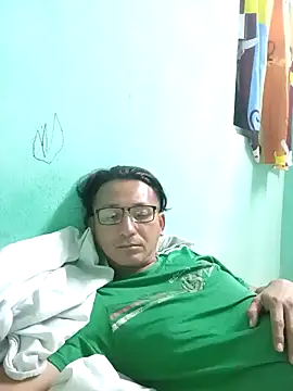 Snapshot of Andresguz35 chatting on 03/16/26, 06:39 Andresguz35 online show from 03/16/26, 06:39