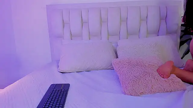 Mia brunette26 online show from 12/27/24, 04:21