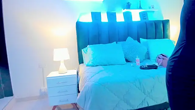 Mia brunette26 online show from 01/08/25, 03:40