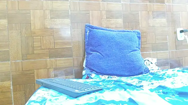 Mia brunette26 online show from 03/05/25, 05:18