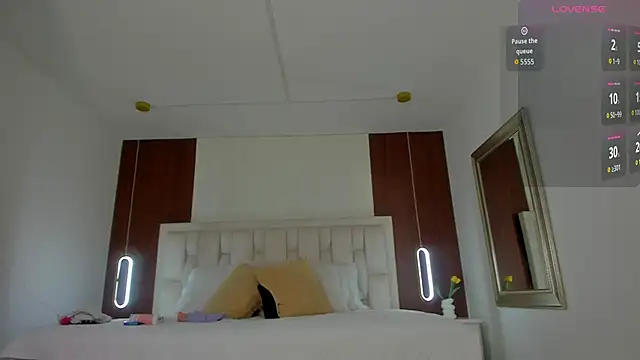 Snapshot of Mia_brunette26 chatting on 06/17/26, 05:10 Mia brunette26 online show from 06/17/26, 05:10