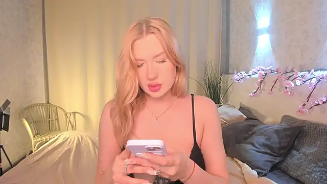 Emma  Leee online show from 04/09/26, 01:05