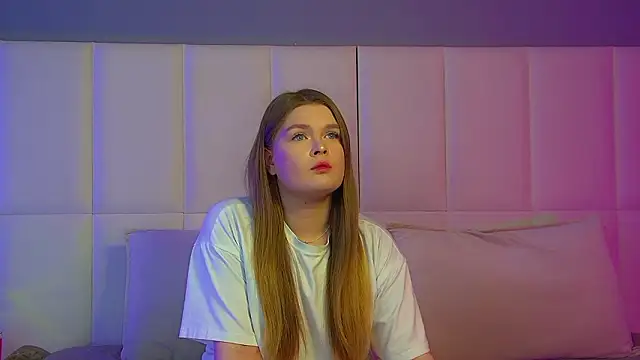 Snapshot of CrystalLyons chatting on 03/17/26, 06:33 CrystalLyons online show from 03/17/26, 06:33