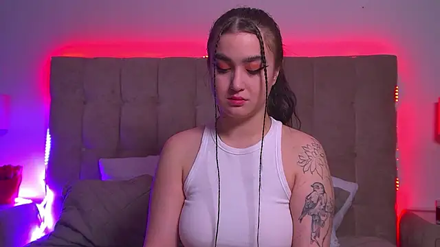 ChristinaMilton online show from 01/26/25, 04:20