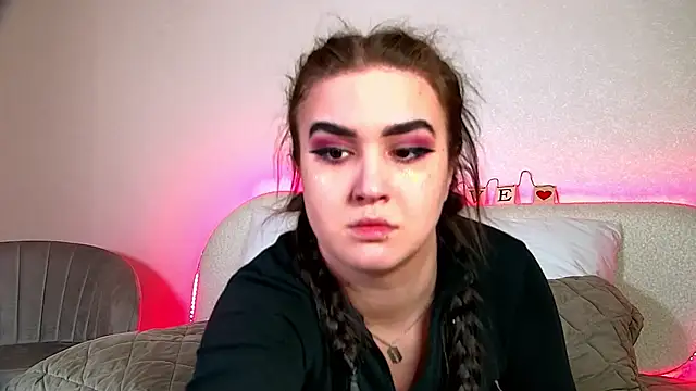 ChristinaMilton online show from 02/18/25, 04:04