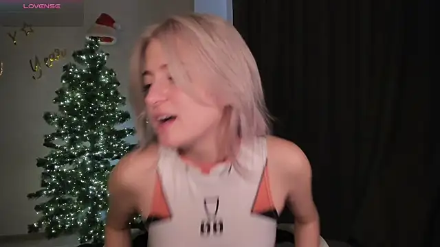 Snapshot of Lana_Younes chatting on 12/11/24, 08:04 Lana Younes online show from 12/11/24, 08:04