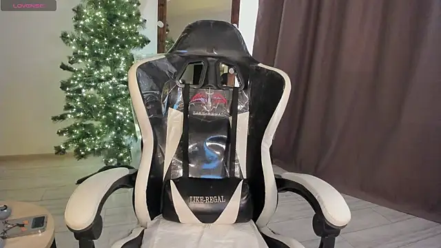 Snapshot of Lana_Younes chatting on 12/19/24, 11:18 Lana Younes online show from 12/19/24, 11:18