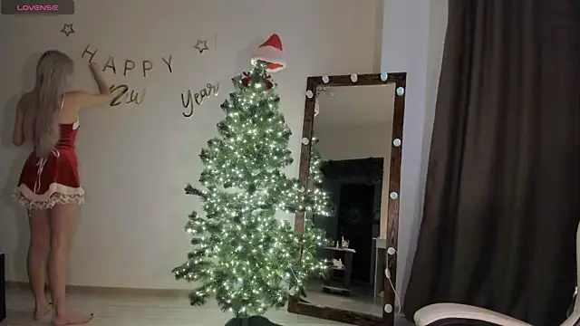 Snapshot of Lana_Younes chatting on 12/22/24, 08:16 Lana Younes online show from 12/22/24, 08:16