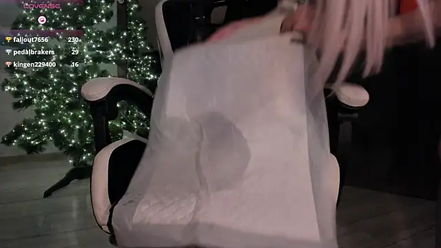 Snapshot of Lana_Younes chatting on 12/30/24, 02:08 Lana Younes online show from 12/30/24, 02:08