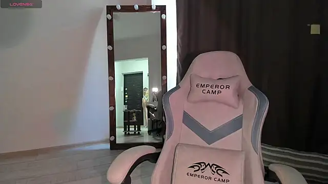 Snapshot of Lana_Younes chatting on 10/02/25, 10:22 Lana Younes online show from 10/02/25, 10:22